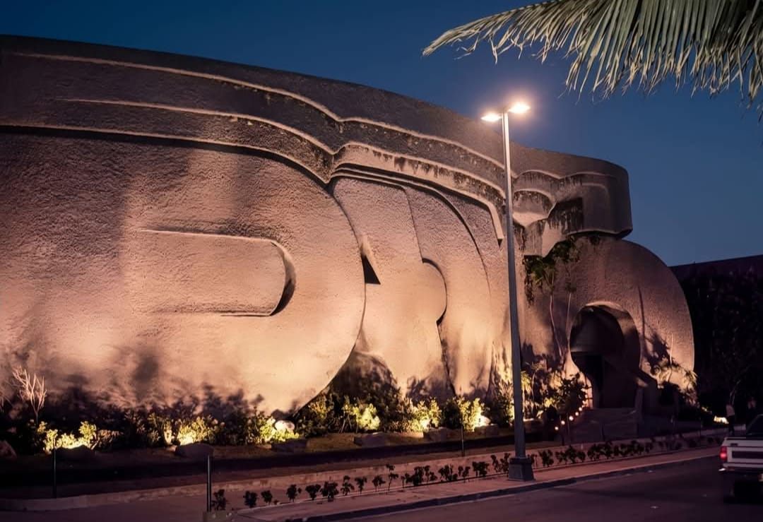 Exterior facade of Dady’O in Cancun, the iconic venue that inspired the story and origin of Dady’O Mezcal