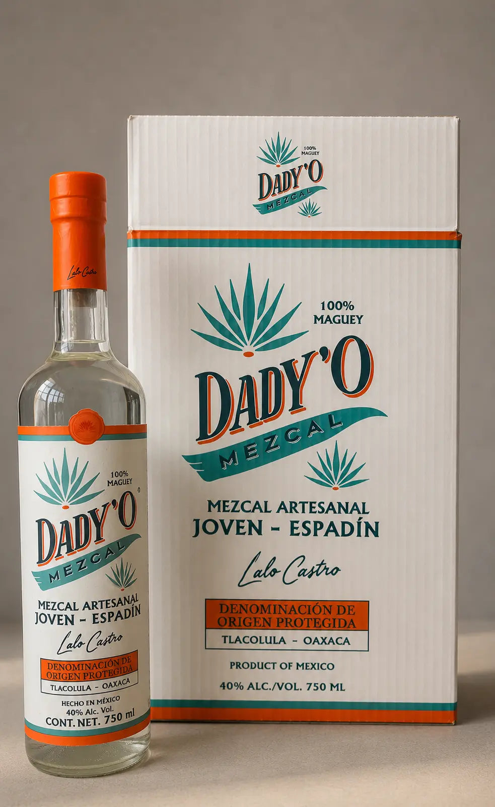 Botella y caja de Dady'O Mezcal Artesanal Joven Espadín 750 ml, elaborado con 100% maguey en Oaxaca, México.